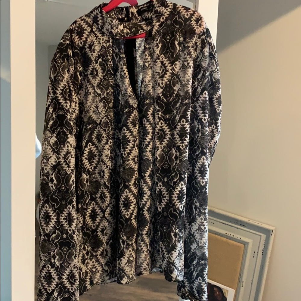 snakeskin/patterned blouse! - Picture 2 of 2